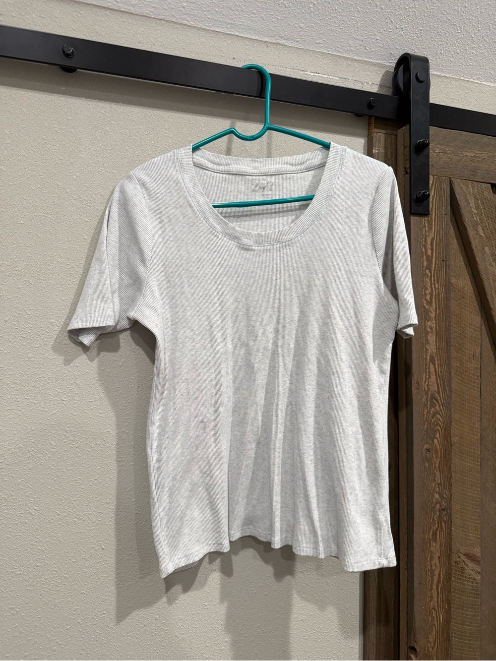 Maurice’s Women's Light Gray Scoop Neck Short Sleeve Tee